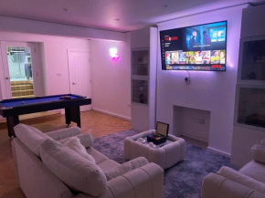 Stylish 2-Bedroom Getaway in the Heart of Chelsea